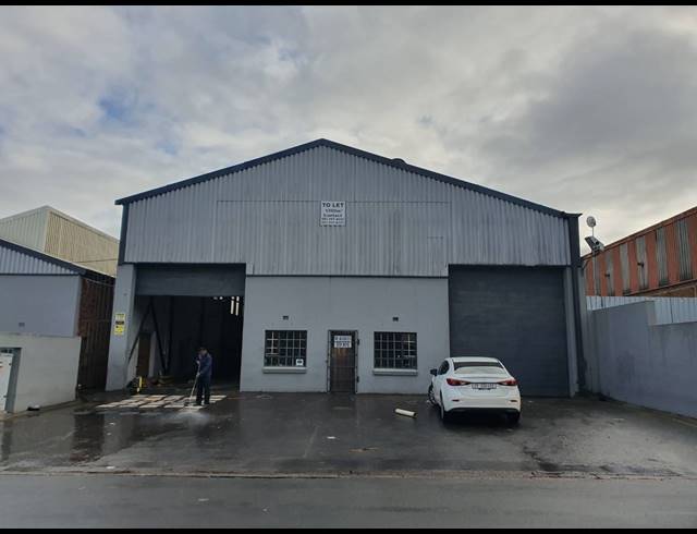 1,200M² FACTORY TO LET IN TRIANGLE FARM